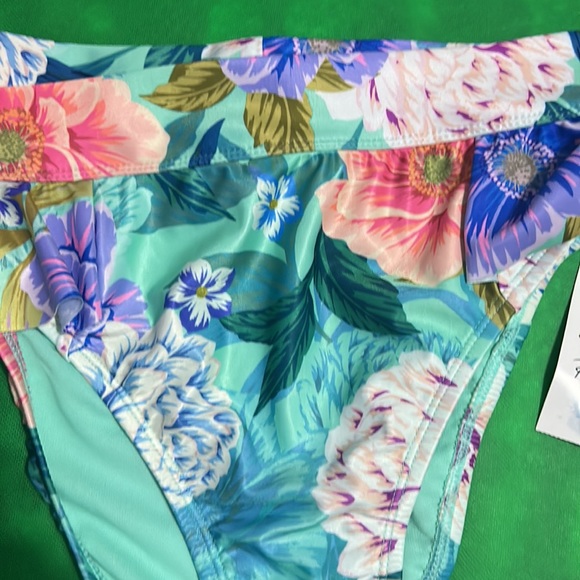 Sugar Beach swim bottom - Picture 2 of 6